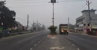 কুষ্টিয়ায় শীতের তীব্রতা, মৃদু বাতাস-ঘন কুয়াশায় ভোগান্তি